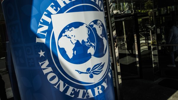 哈福配资 潘功胜：美国滥施关税严重冲击全球经济秩序，破坏全球经济长期稳定增长