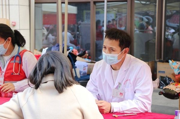 中岩投资 “咔”一声就骨折？骨科医生提醒：骨质疏松不是衰老，而是被忽视的长期“透支”